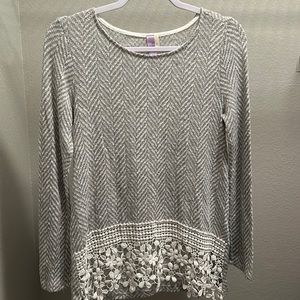 Grey and white light knit. Size M